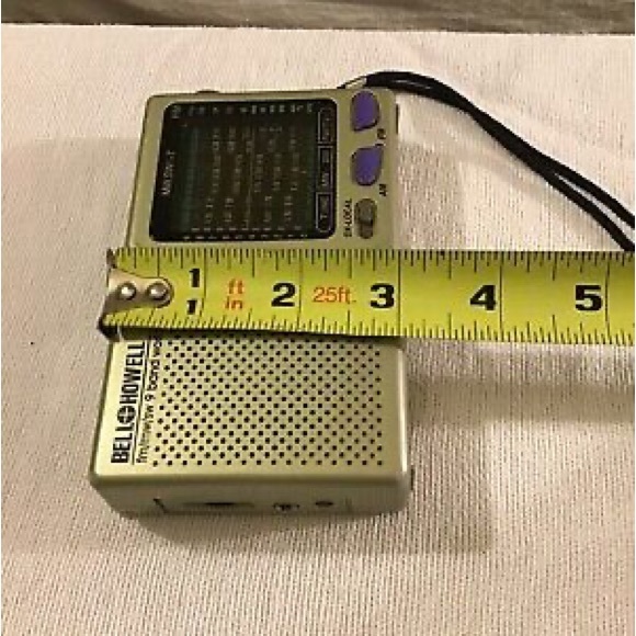 Bell and Howell a.m. FM nine band radio vintage works great - Picture 3 of 5